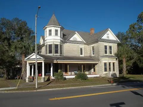 Greystone Manor, Perry