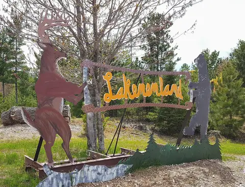 Lakenenland, Chocolay Charter Township