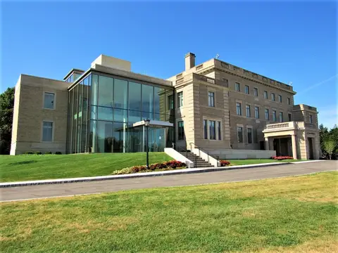 McMullen Museum of Art, Newton