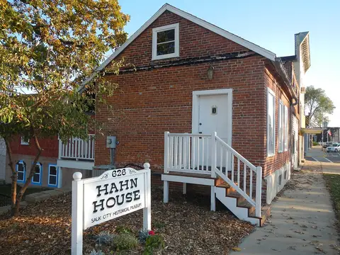 Otto Sr. and Lisette Hahn House, Sauk City