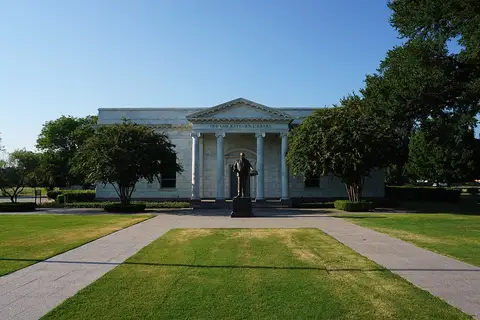 Sam Rayburn Library and Museum Bonham, Bronham